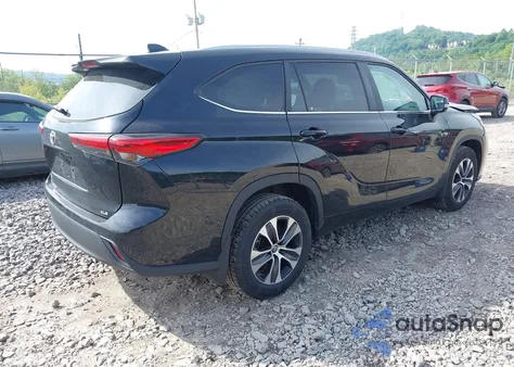 2023 Toyota Highlander Xle z USA, uszkodzony, nr VIN 5TDKDRAH9PS026397